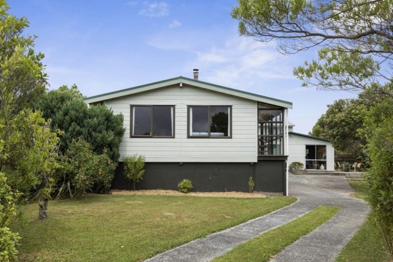 Photo of property in 22 Whitechapel Grove, Stokes Valley, Lower Hutt, 5019
