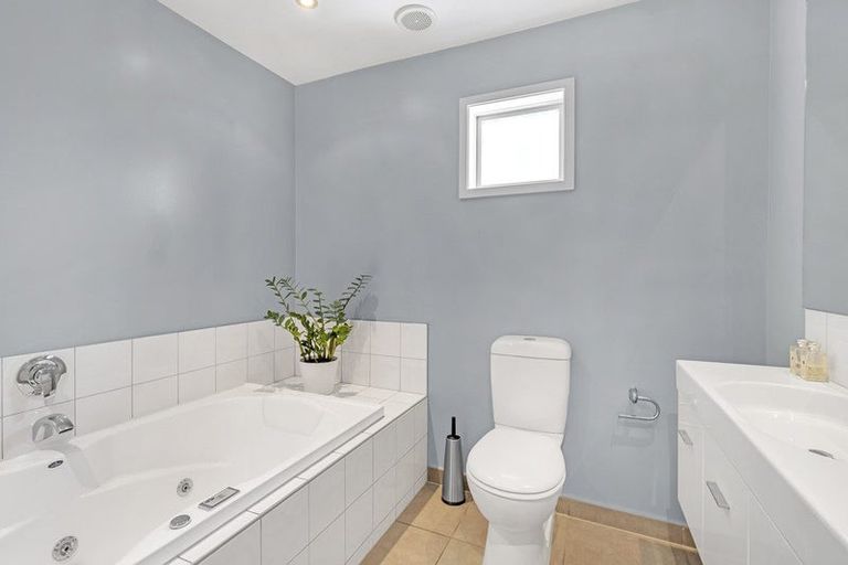 Photo of property in 32a Jeffreys Road, Fendalton, Christchurch, 8052