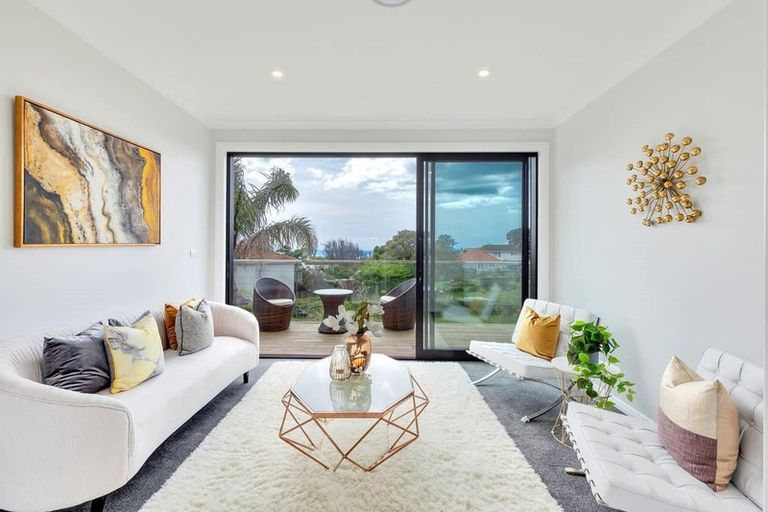 Photo of property in 41a Knights Road, Rothesay Bay, Auckland, 0630