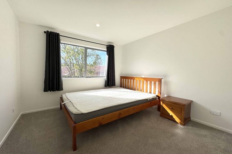 Photo of property in 6c Buisson Glade, West Harbour, Auckland, 0618