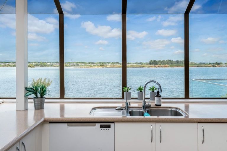 Photo of property in 23 Cumbrian Place, Conifer Grove, Takanini, 2112