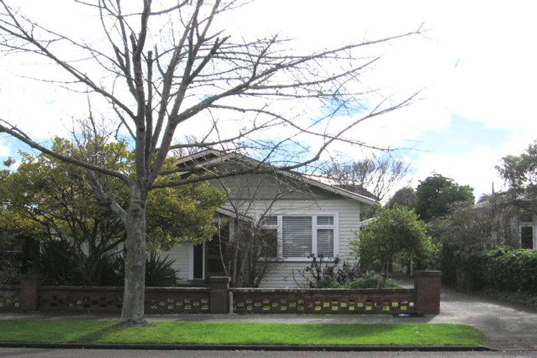 Photo of property in 15 Argyle Avenue, Takaro, Palmerston North, 4410