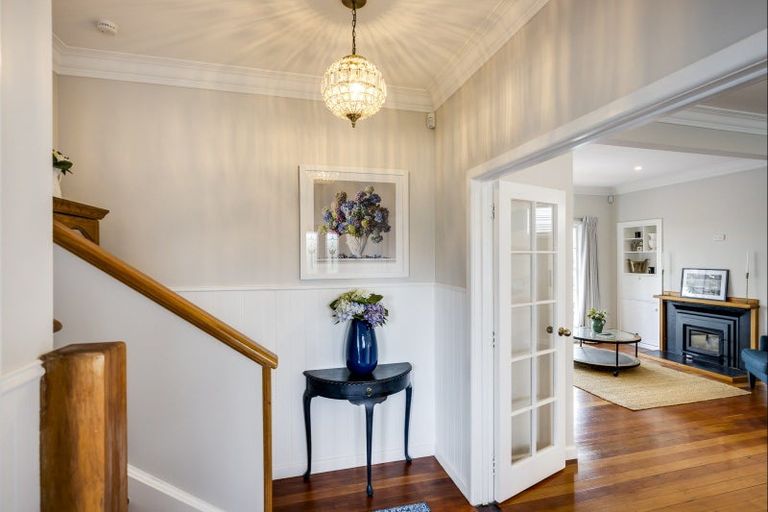 Photo of property in 6 Coleman Terrace, Hospital Hill, Napier, 4110