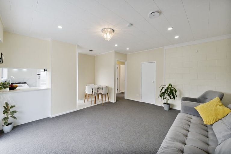 Photo of property in 2/27 Spence Road, Henderson, Auckland, 0612