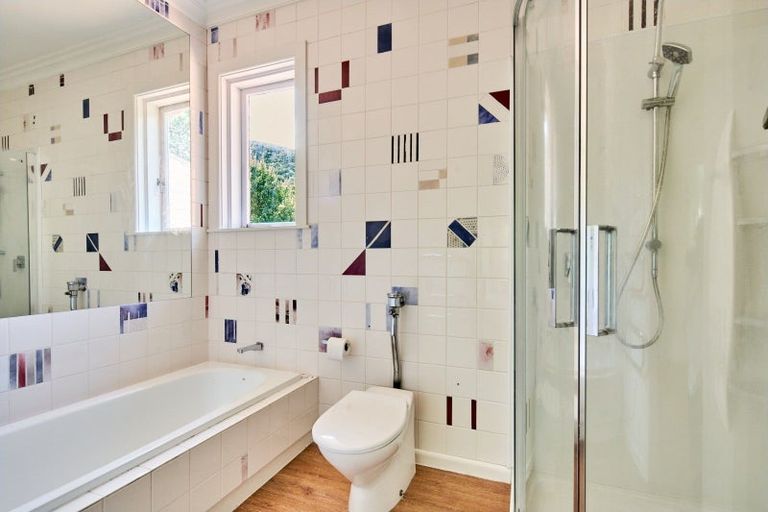 Photo of property in 2 Dillon Street, Lowry Bay, Lower Hutt, 5013