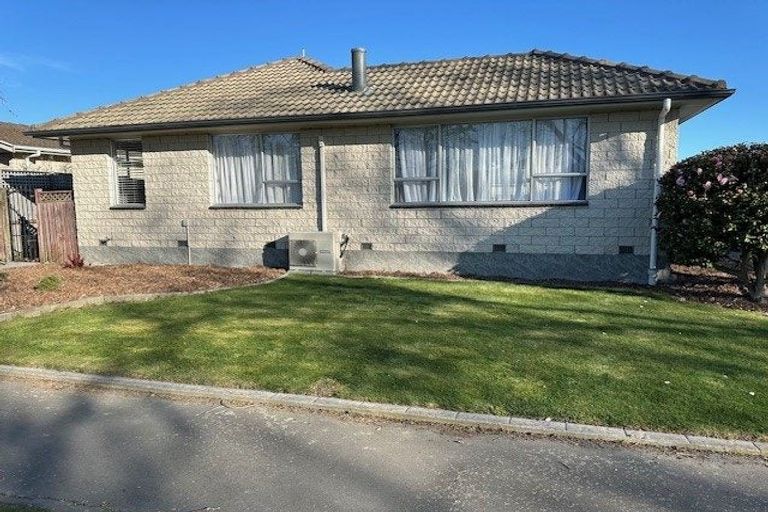 Photo of property in 82 Lowry Avenue, Redwood, Christchurch, 8051