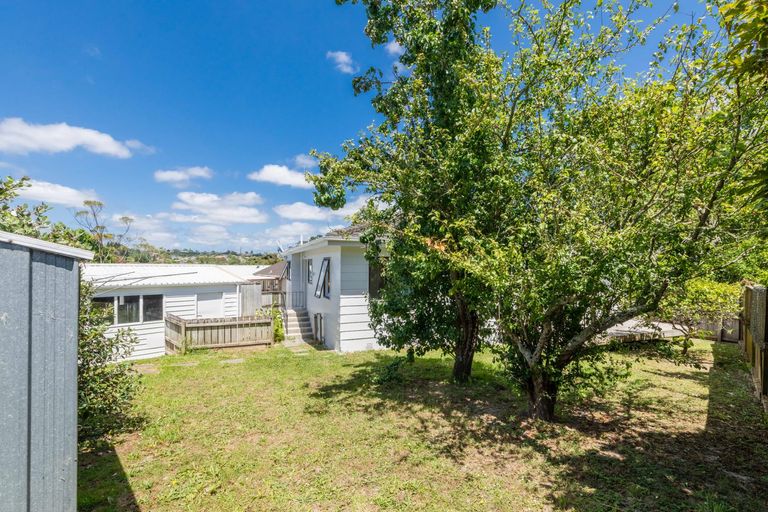 Photo of property in 105 Moire Road, West Harbour, Auckland, 0618