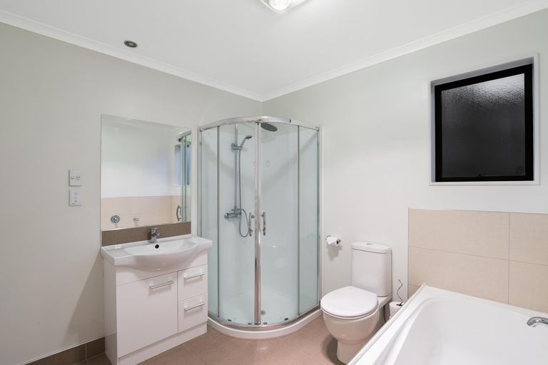 Photo of property in 51 Saralee Drive, Manurewa, Auckland, 2105