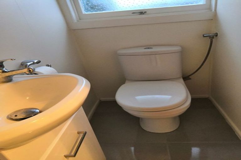 Photo of property in 796 East Coast Road, Oteha, Auckland, 0630