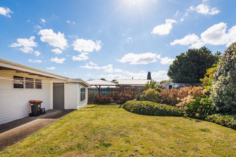 Photo of property in 4 Edwards Place, Terrace End, Palmerston North, 4410