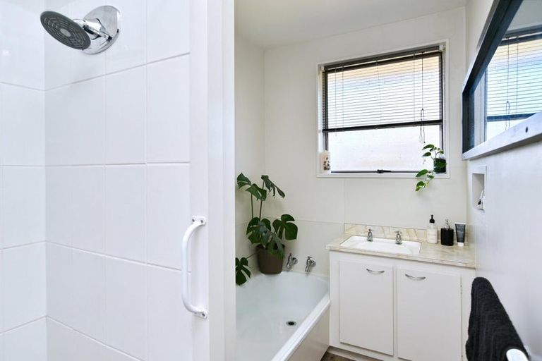 Photo of property in 2/90 Queenspark Drive, Parklands, Christchurch, 8083