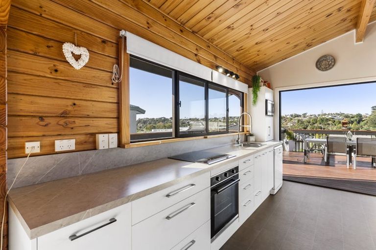 Photo of property in 33b Kauri Road, Stanmore Bay, Whangaparaoa, 0932