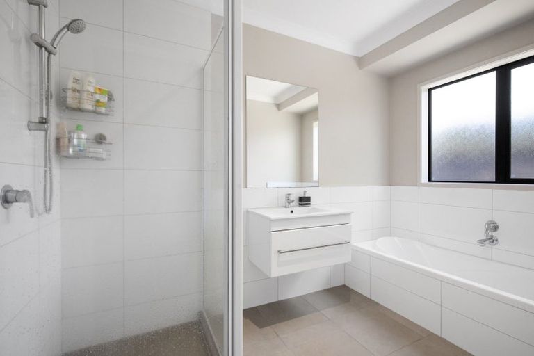 Photo of property in 13 Lieshout Way, Pukekohe, 2120