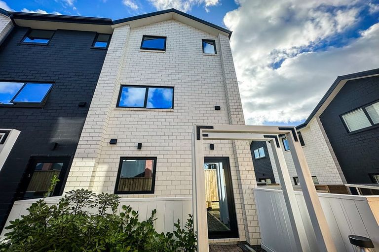 Photo of property in 4/14 Wilsher Crescent, Henderson, Auckland, 0612