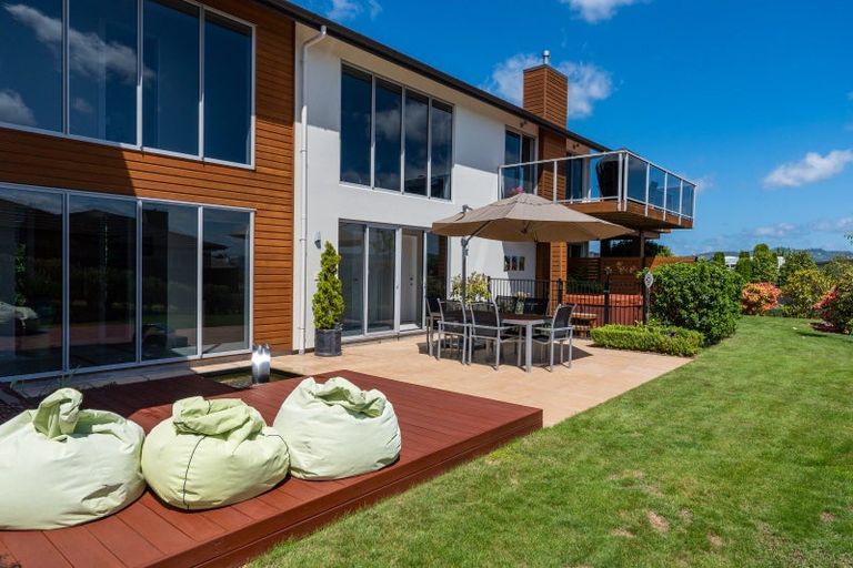 Photo of property in 24 Pukenamu Road, Rainbow Point, Taupo, 3330