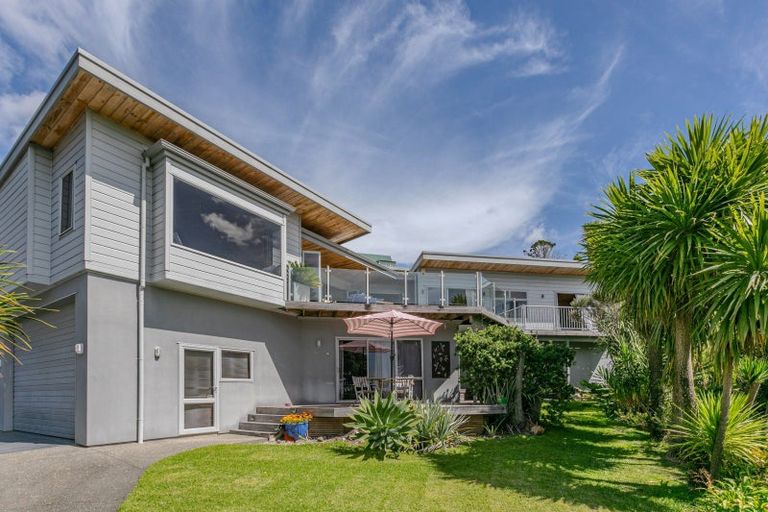 Photo of property in 112 Oratia Place, Onemana, Whangamata, 3691