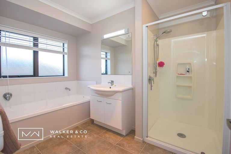 Photo of property in 48 Percy Kinsman Crescent, Riverstone Terraces, Upper Hutt, 5018