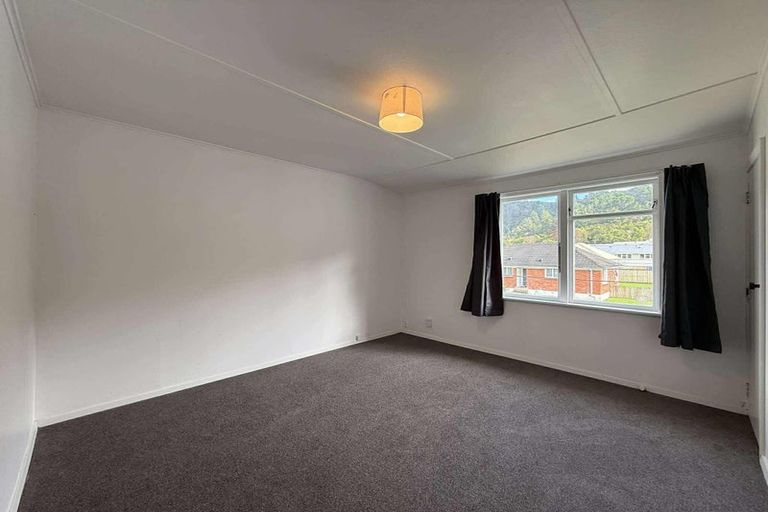 Photo of property in 7 Wainhouse Street, Stokes Valley, Lower Hutt, 5019