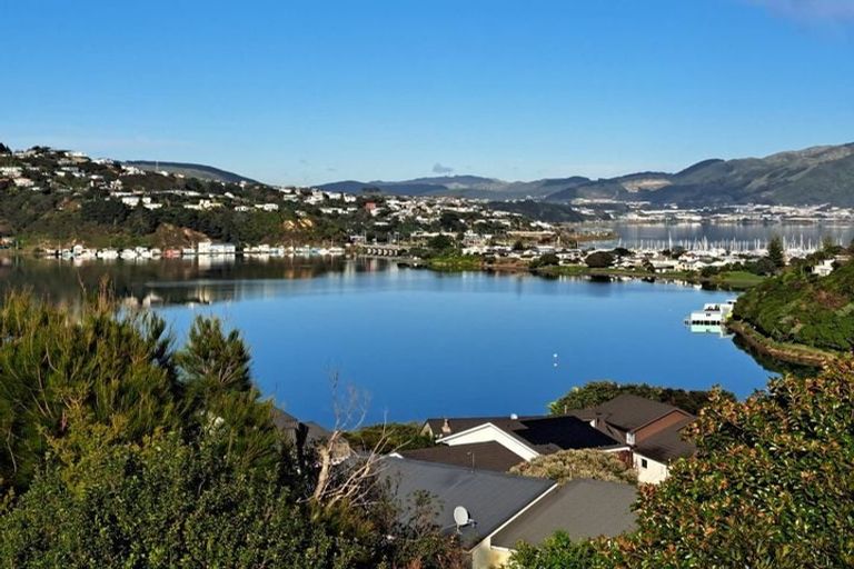 Photo of property in 14 Marina View, Paremata, Porirua, 5026
