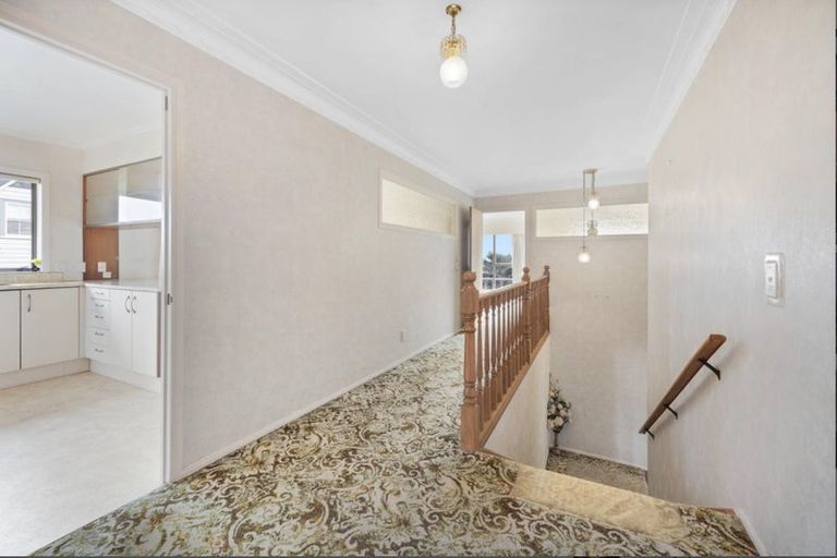 Photo of property in 44 Bradbury Road, Botany Downs, Auckland, 2010