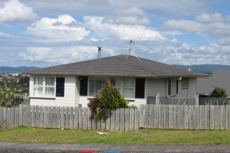Photo of property in 1 Worthington Place, West Harbour, Auckland, 0618