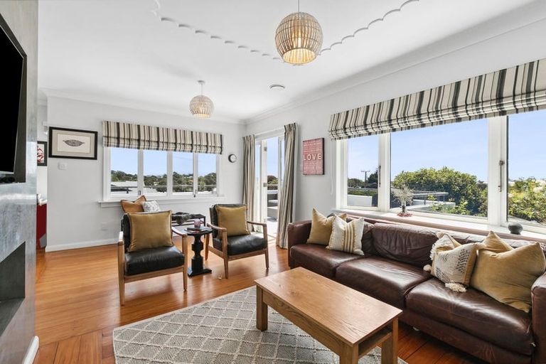 Photo of property in 43 Paynters Avenue, Strandon, New Plymouth, 4312