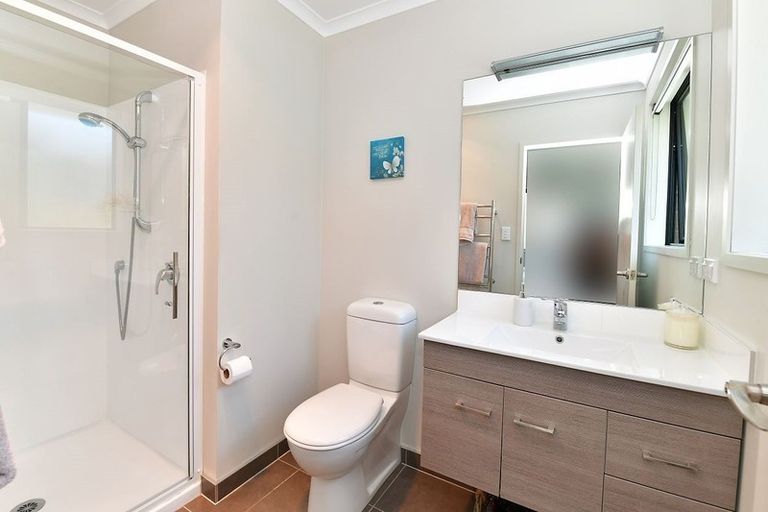 Photo of property in 6 Fendalton Place, Hatfields Beach, Orewa, 0931