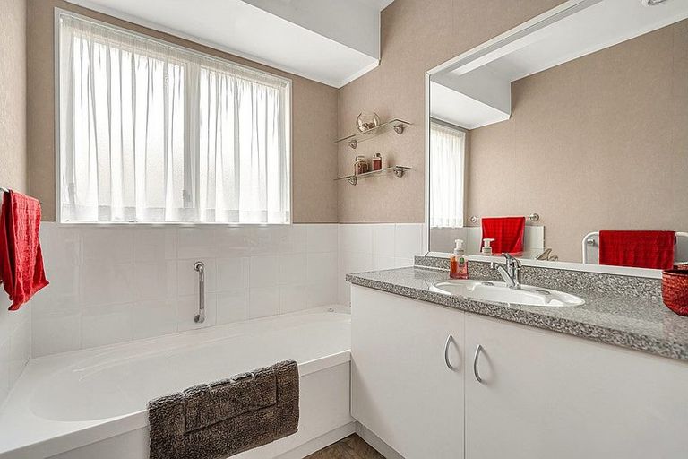 Photo of property in 10 Maurice Borich Place, Henderson, Auckland, 0610