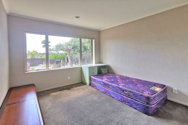 Photo of property in 36 Stranraer Crescent, Wattle Downs, Auckland, 2103