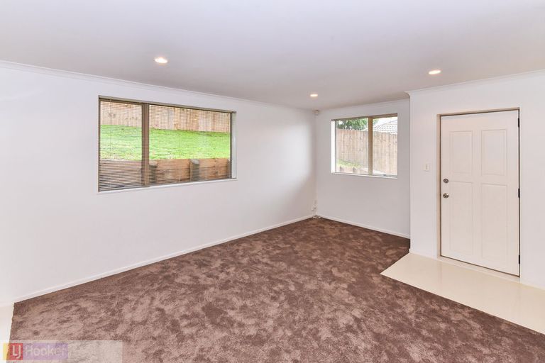 Photo of property in 24 Piriti Place, Weymouth, Auckland, 2103