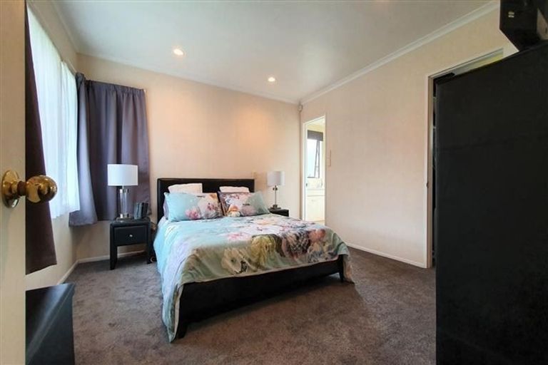 Photo of property in 1/21 Glanworth Place, Dannemora, Auckland, 2016