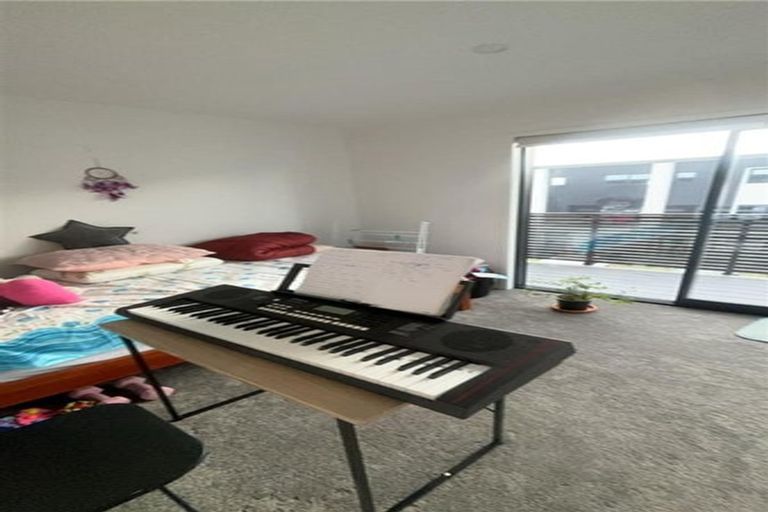 Photo of property in 4/61 Matipo Road, Te Atatu Peninsula, Auckland, 0610