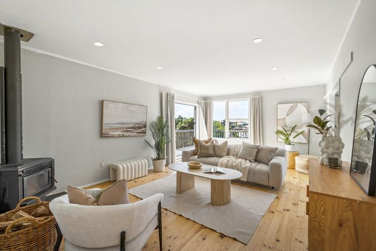 Photo of property in 897 East Coast Road, Northcross, Auckland, 0632