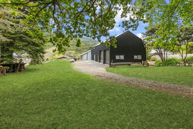 Photo of property in 127 Bethells Road, Waitakere, 0781