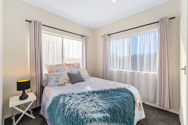Photo of property in 71h Randwick Crescent, Moera, Lower Hutt, 5010