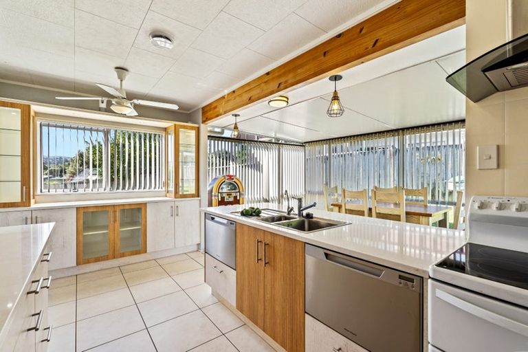 Photo of property in 10 Robin Hood Place, Onerahi, Whangarei, 0110