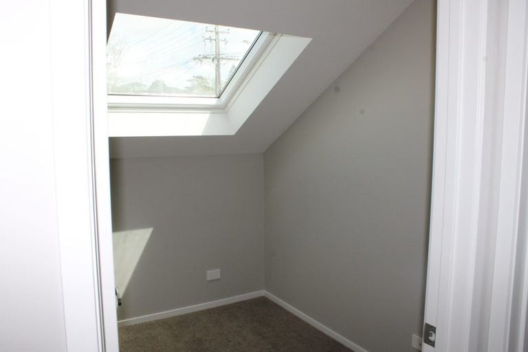 Photo of property in 2/31 Verbena Road, Birkdale, Auckland, 0626