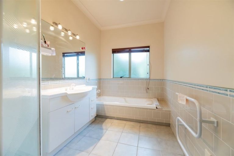 Photo of property in 279c Royal Road, Massey, Auckland, 0614