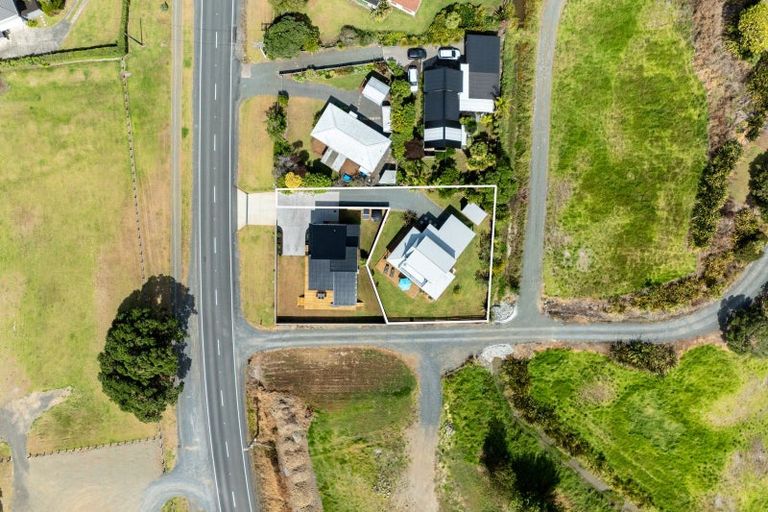 Photo of property in 806 Cove Road, Waipu, 0582