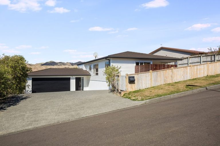 Photo of property in 4 Kaweka Close, Aotea, Porirua, 5024