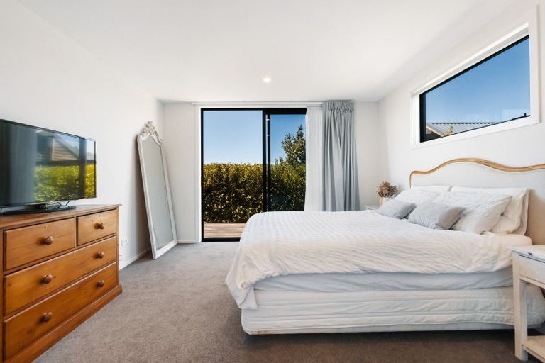 Photo of property in 4 Matakanui Lane, Wanaka, 9305