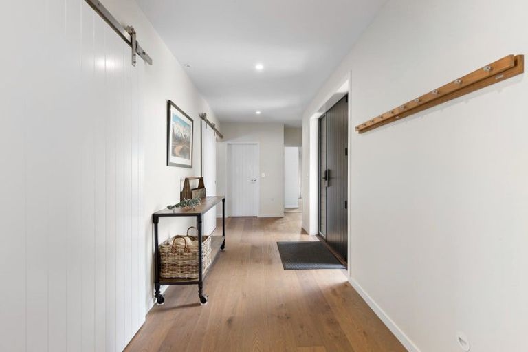 Photo of property in 2 Avalanche Place, Wanaka, 9305