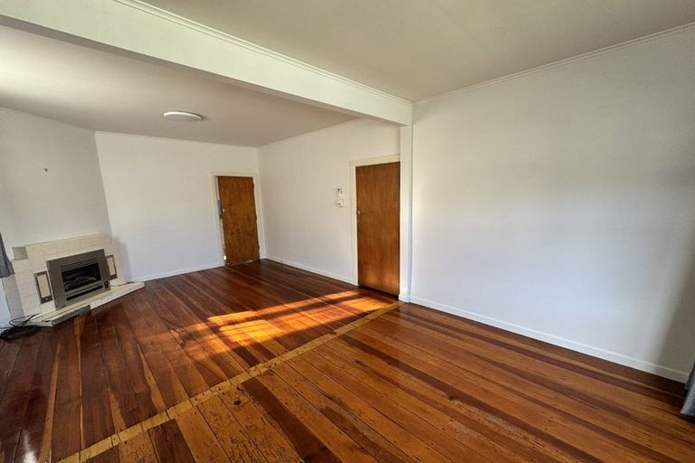 Photo of property in 61 Endeavour Street, Lyall Bay, Wellington, 6022