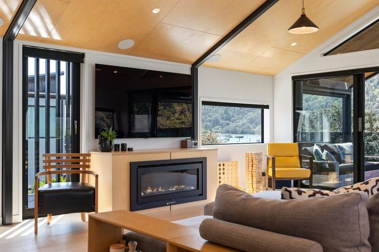 Photo of property in 101 Beach Road, Whangamata, 3620