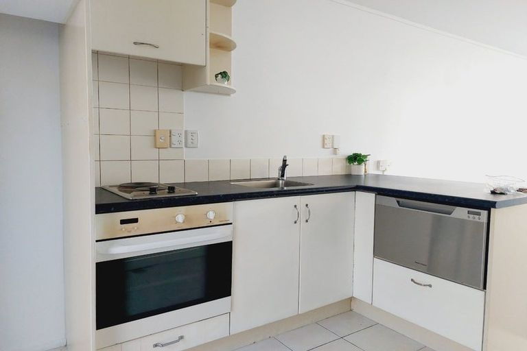 Photo of property in 2a/20 Ian Marwick Place, Birkenhead, Auckland, 0626