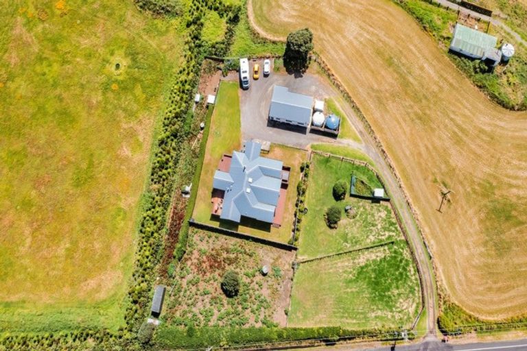 Photo of property in 630 South Road, Omata, New Plymouth, 4374