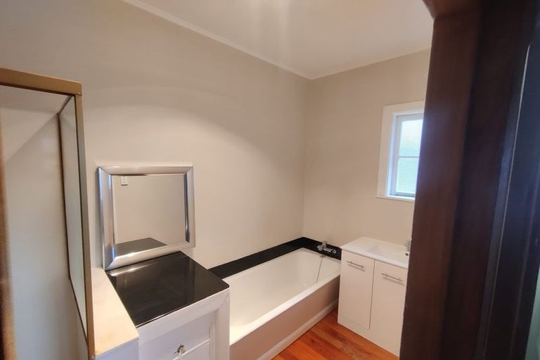 Photo of property in 207 Titirangi Road, Titirangi, Auckland, 0604