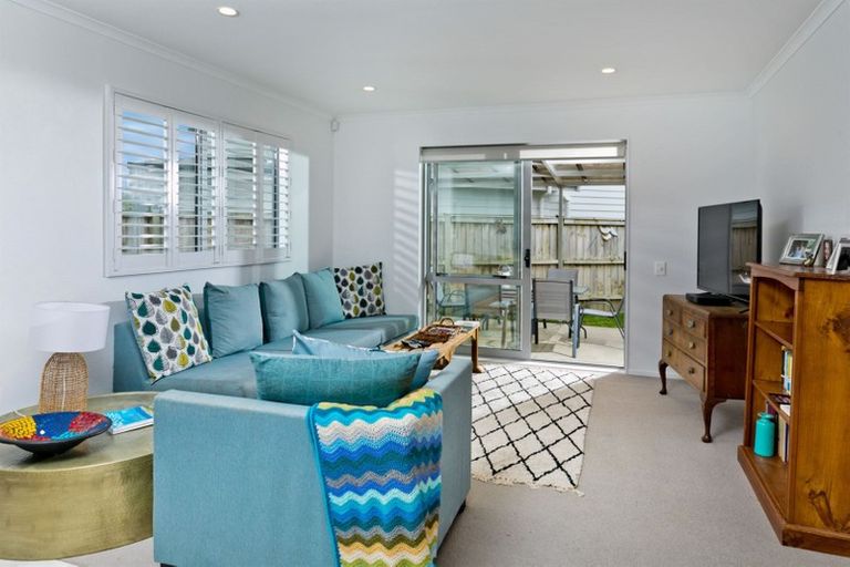 Photo of property in 2 Vincent Mcgrath Crescent, Swanson, Auckland, 0614