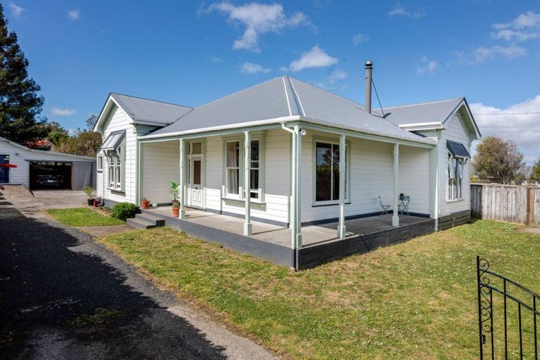 Photo of property in 18 Albert Street, Dannevirke, 4930