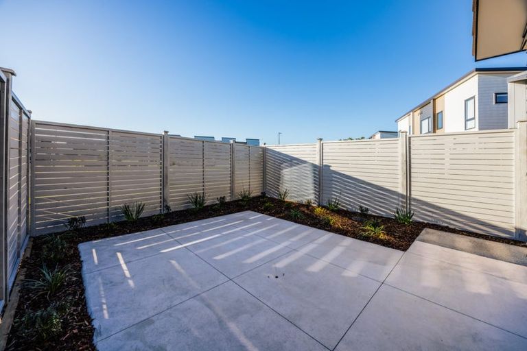 Photo of property in 124 Pepene Avenue, Takanini, Auckland, 2112
